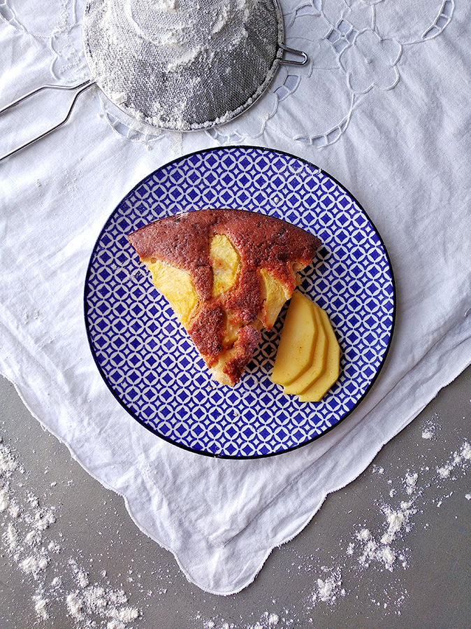 Bizcocho de yogur con miel y mango