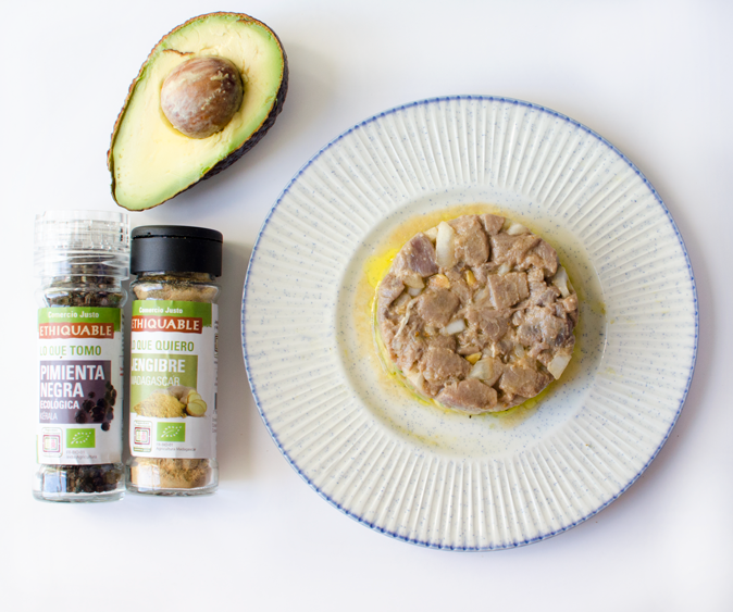Tartar de atún con aguacate