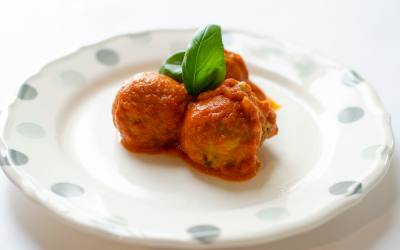 Albóndigas veganas con tomate