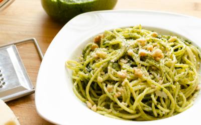 Spaguetti con quinoa y pesto de espinacas
