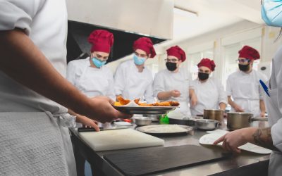 Alumnado de la Escuela de Hostelería de Córdoba elabora un recetario de Comercio Justo con productos de IDEAS